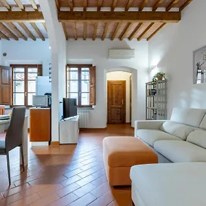 Guesthost - Piazza Artigiani Pisa Lovely Apartment